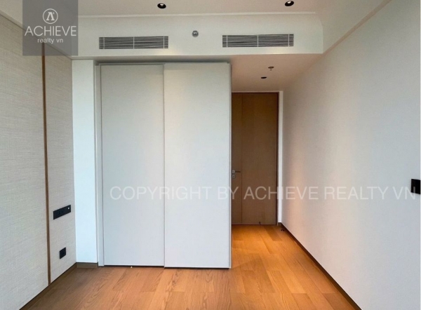 For Rent: 3 Bedroom Apartment Grand Marina Saigon | SEA Tower | Basic Furniture | Q648243