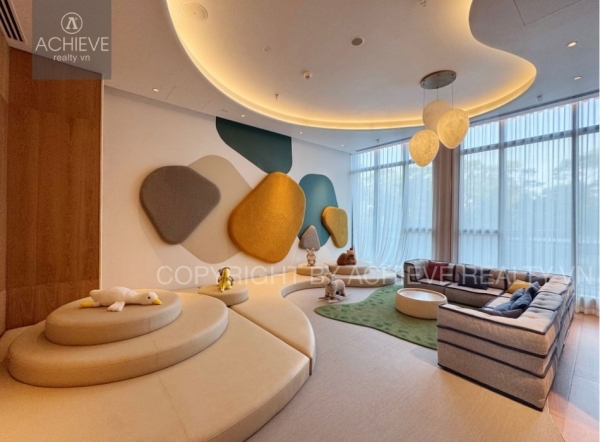 For Rent: 3 Bedroom Apartment Grand Marina Saigon | SEA Tower | Basic Furniture | Q648243